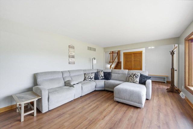 3238 Hawthorne LANE, Hartford, WI 53027