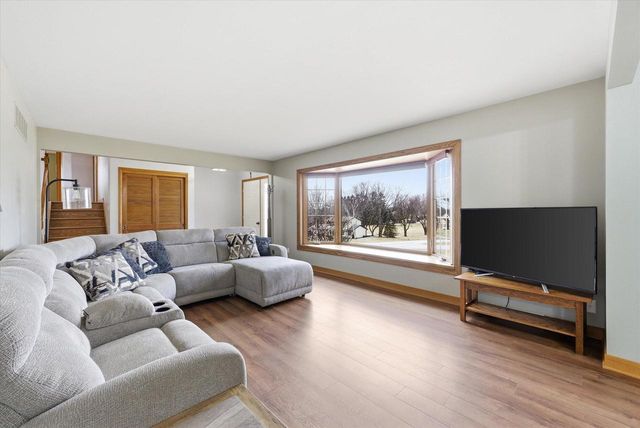 3238 Hawthorne LANE, Hartford, WI 53027