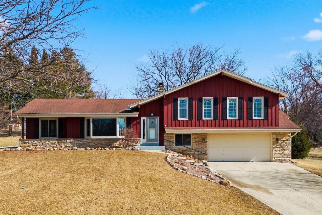 3238 Hawthorne LANE, Hartford, WI 53027