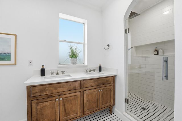 1902 Driscoll Street, Houston, TX 77019