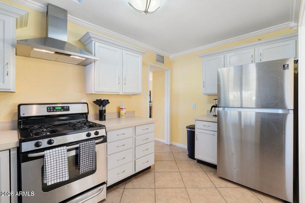 Image 13 of property listing at 4245 N 16TH Drive, Phoenix, AZ 85015
