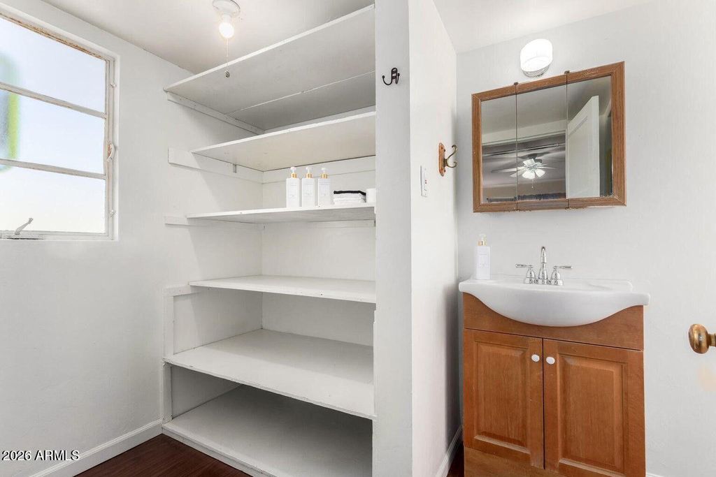 Image 16 of property listing at 4245 N 16TH Drive, Phoenix, AZ 85015