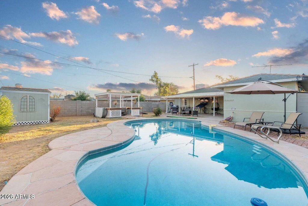 Image 18 of property listing at 4245 N 16TH Drive, Phoenix, AZ 85015