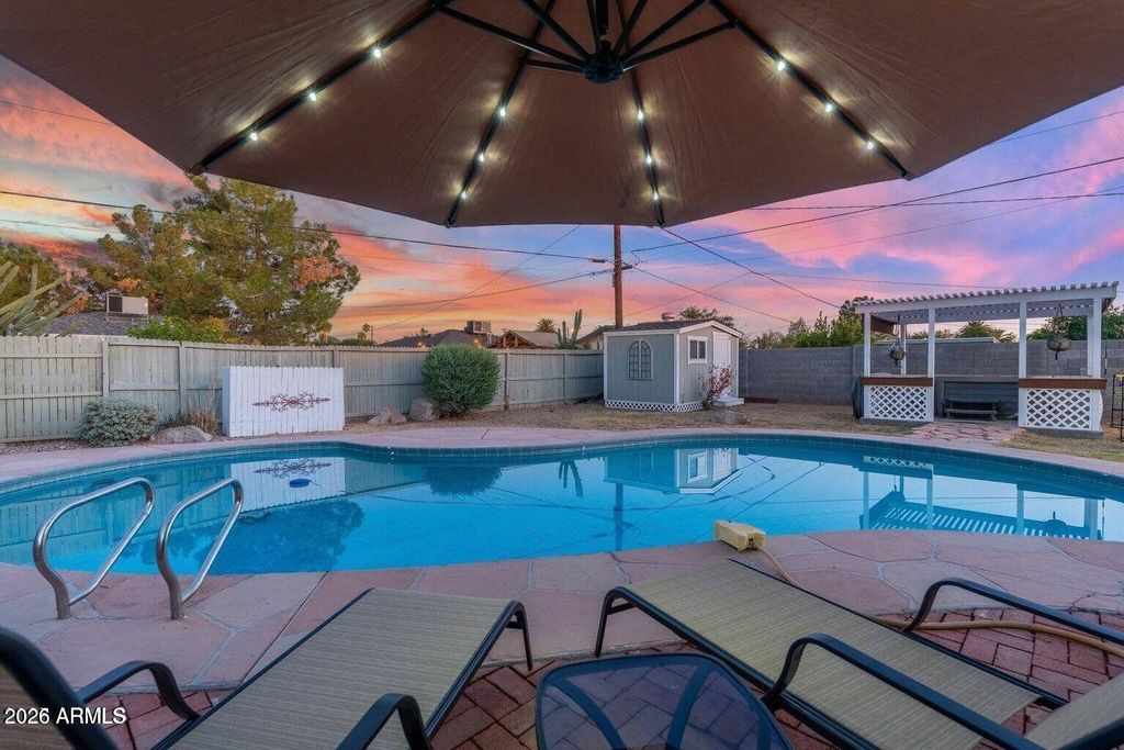 Image 5 of property listing at 4245 N 16TH Drive, Phoenix, AZ 85015