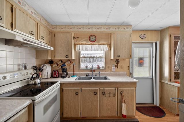 39213 FLORA AVENUE, Zephyrhills, FL 33542