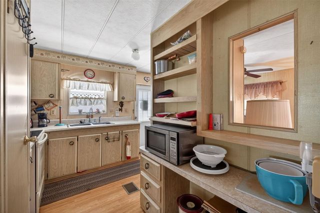 39213 FLORA AVENUE, Zephyrhills, FL 33542