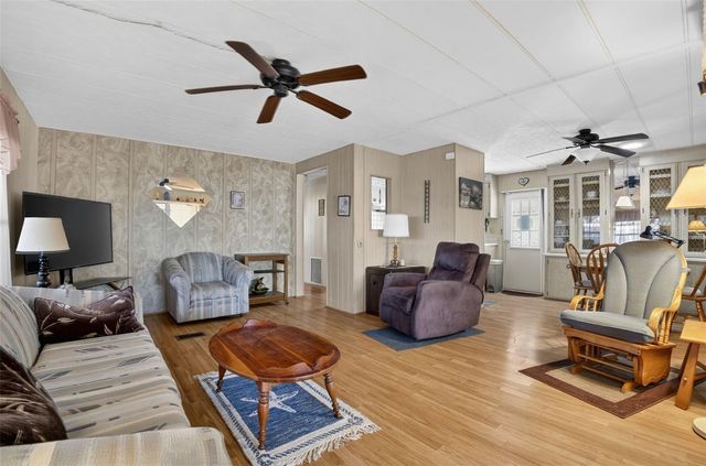 39213 FLORA AVENUE, Zephyrhills, FL 33542