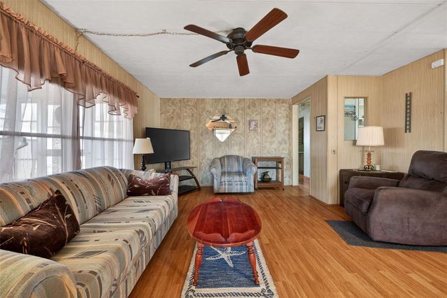 39213 FLORA AVENUE, Zephyrhills, FL 33542