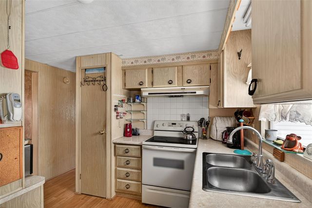 39213 FLORA AVENUE, Zephyrhills, FL 33542