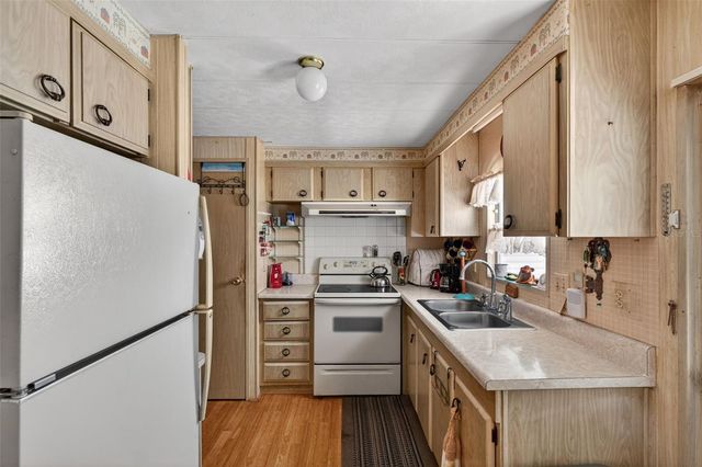 39213 FLORA AVENUE, Zephyrhills, FL 33542