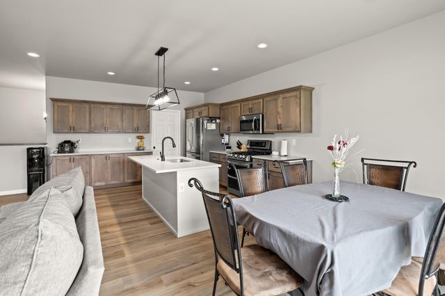 7401 27th Street S, Fargo, ND 58104