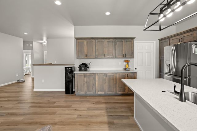 7401 27th Street S, Fargo, ND 58104