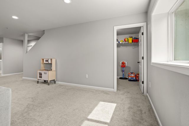 7401 27th Street S, Fargo, ND 58104