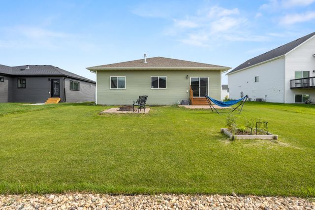 7401 27th Street S, Fargo, ND 58104