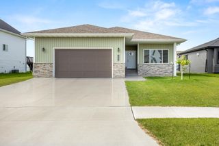 7401 27th Street S, Fargo, ND 58104