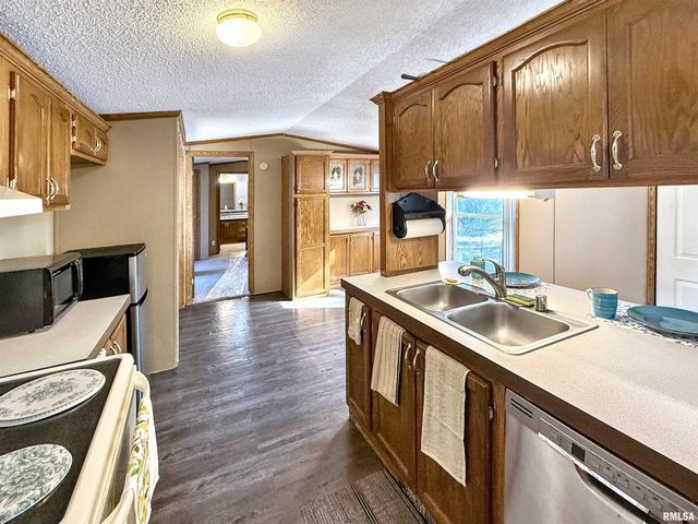 200 MADISON Street, Carterville, IL 62918