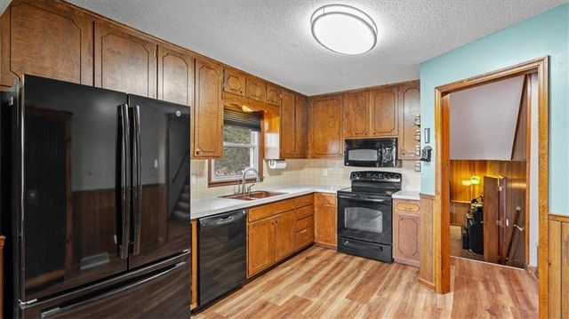 1015 Mount Calvary Road, Lansing, KS 66043