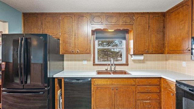 1015 Mount Calvary Road, Lansing, KS 66043