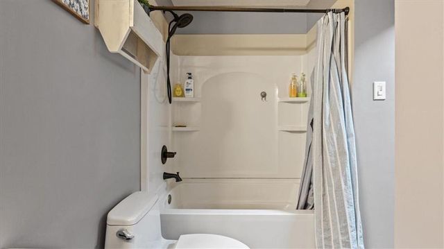 1015 Mount Calvary Road, Lansing, KS 66043