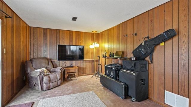 1015 Mount Calvary Road, Lansing, KS 66043