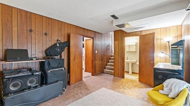 1015 Mount Calvary Road, Lansing, KS 66043