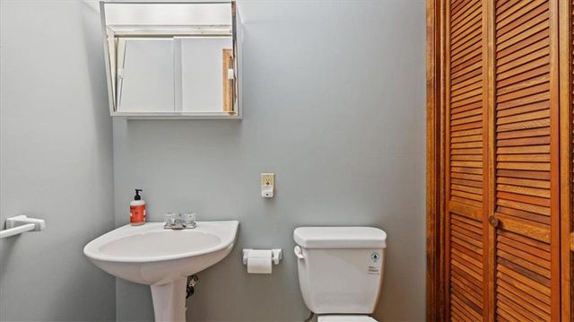 1015 Mount Calvary Road, Lansing, KS 66043