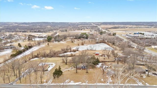 1015 Mount Calvary Road, Lansing, KS 66043