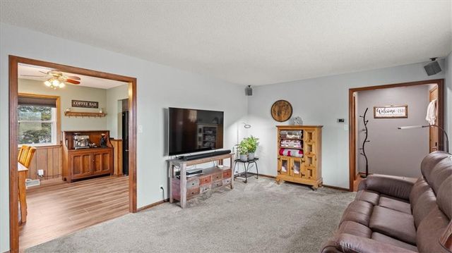 1015 Mount Calvary Road, Lansing, KS 66043