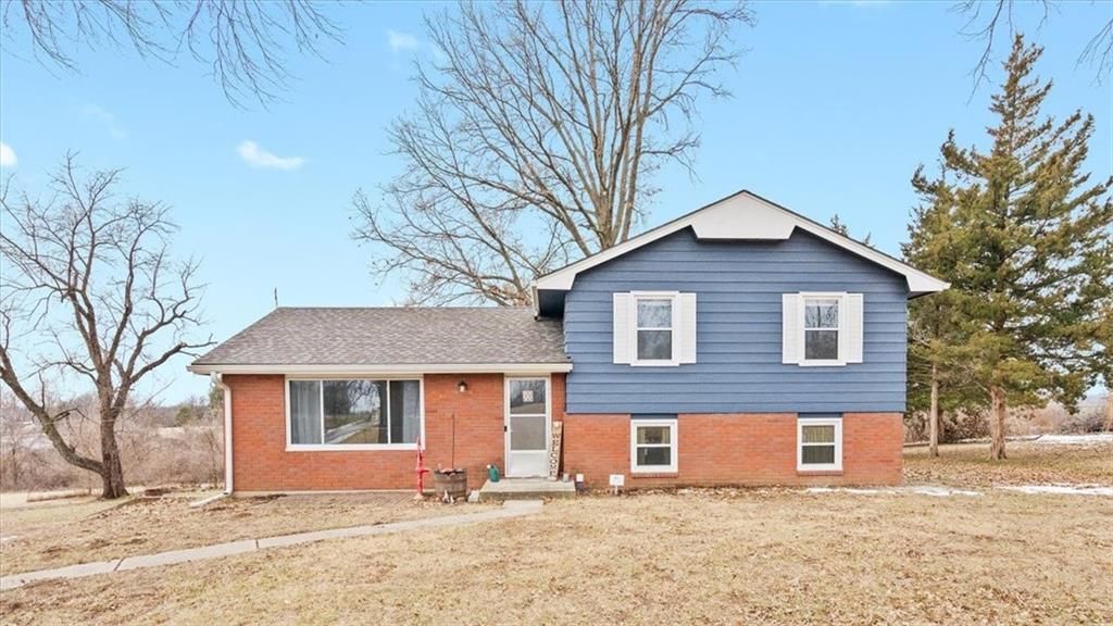 1015 Mount Calvary Road, Lansing, KS 66043