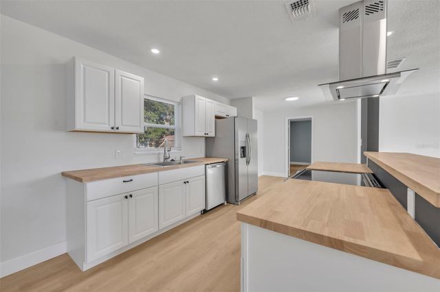 2216 CHERBOURG COURT, Orlando, FL 32808