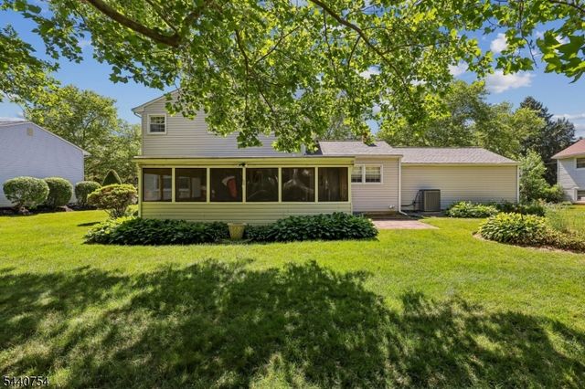 5 Dogwood Ct, East Brunswick Twp., NJ 08816