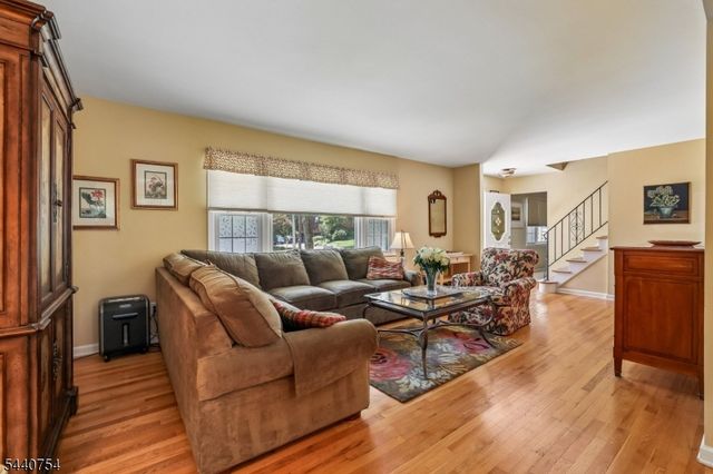 5 Dogwood Ct, East Brunswick Twp., NJ 08816