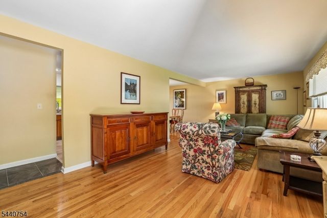 5 Dogwood Ct, East Brunswick Twp., NJ 08816