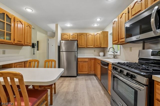 5 Dogwood Ct, East Brunswick Twp., NJ 08816