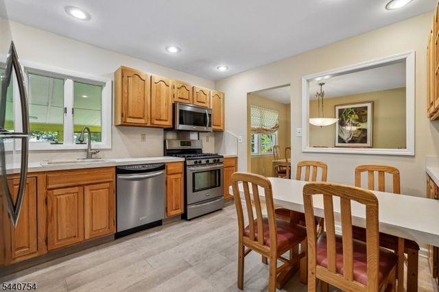 5 Dogwood Ct, East Brunswick Twp., NJ 08816