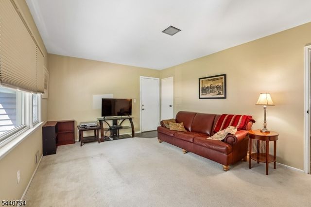 5 Dogwood Ct, East Brunswick Twp., NJ 08816