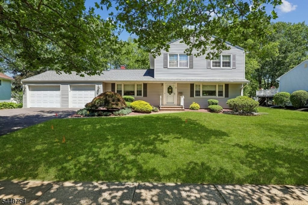 5 Dogwood Ct, East Brunswick Twp., NJ 08816
