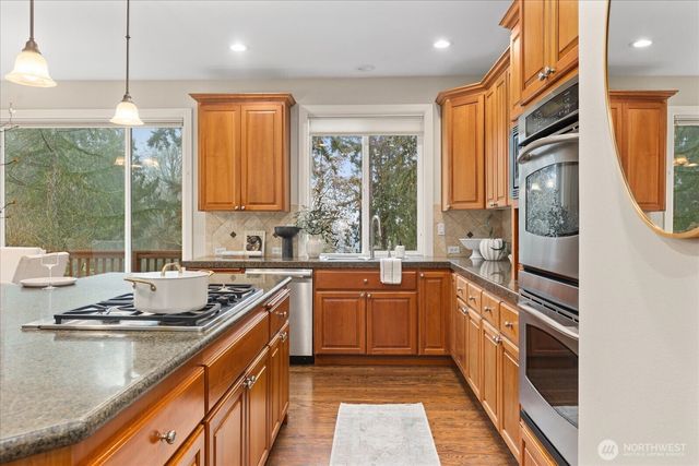 2211 204th Place NE, Sammamish, WA 98074