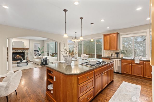 2211 204th Place NE, Sammamish, WA 98074