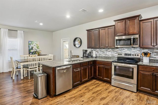 3674 Hawks Landing Cir, Pace, FL 32571