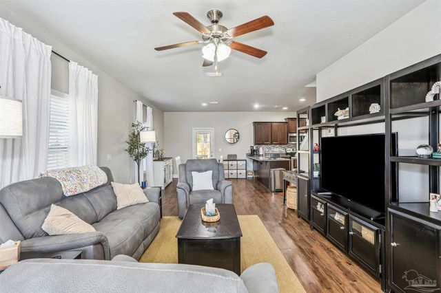 3674 Hawks Landing Cir, Pace, FL 32571