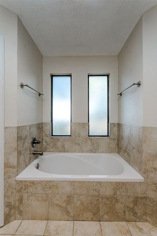 5602 Kingstree Court, Arlington, TX 76017