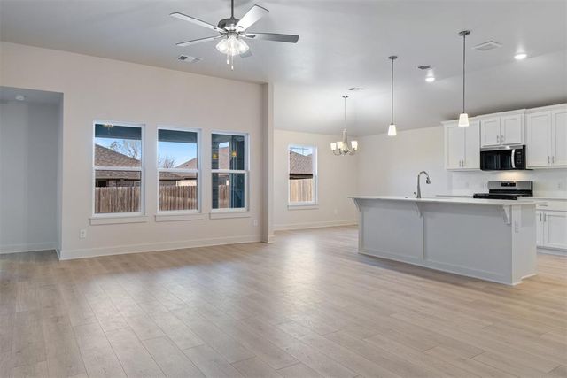 457 Vista Drive, Yukon, OK 73099