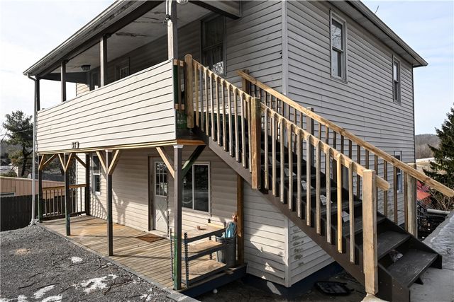 27 1st St, Smith, PA 15078