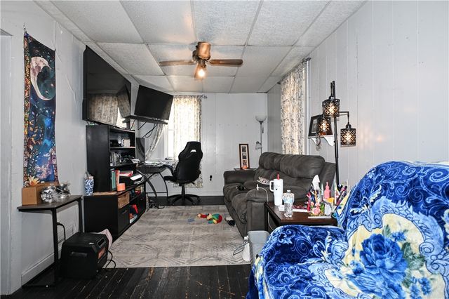 27 1st St, Smith, PA 15078