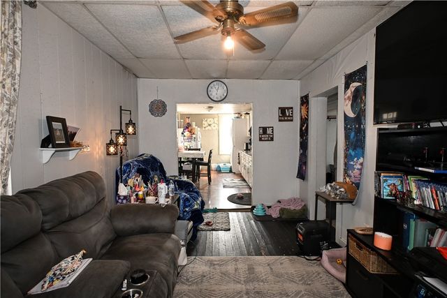 27 1st St, Smith, PA 15078