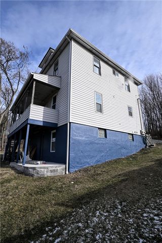 27 1st St, Smith, PA 15078