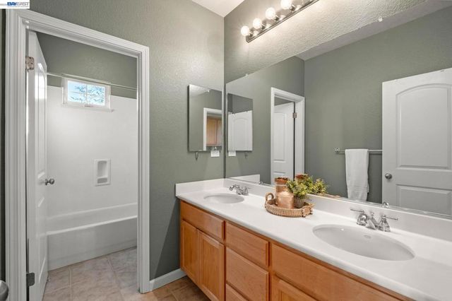 3132 Ashbrook Ln, San Ramon, CA 94582