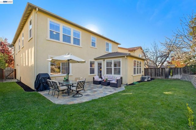 3132 Ashbrook Ln, San Ramon, CA 94582