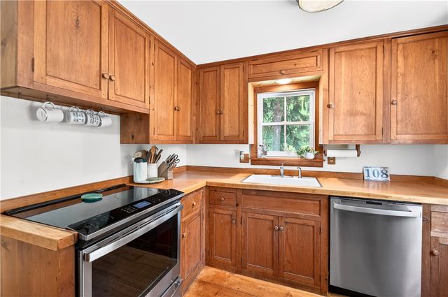 108 Oak Street, Hopkinton, RI 02804